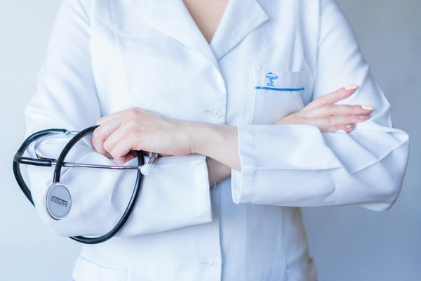 Comment soulager les hémorroïdes sans ordonnance : les traitements efficaces à connaître